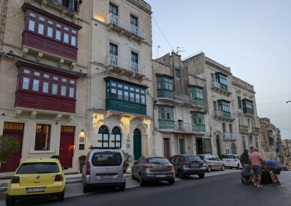 Muži, ktor&iacute; dodali bombu pre vraždu novin&aacute;rky na Malte, dostali doživotie