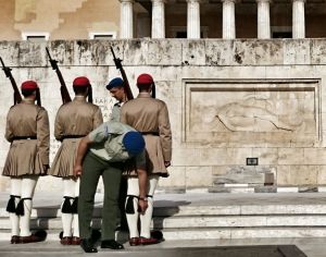 RSF: Gr&eacute;cky najvy&scaron;&scaron;&iacute; s&uacute;d sa pok&uacute;&scaron;a pochovať kľ&uacute;čov&eacute; vy&scaron;etrovanie &scaron;kand&aacute;lu hromadn&eacute;ho sledovania zameran&eacute;ho na novin&aacute;rov