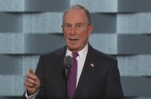 Bloomberg avizuje, že ak bude kandidovať za prezidenta, pred&aacute; aj medi&aacute;lnu r&iacute;&scaron;u