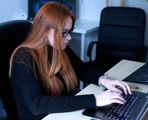 Internetov&yacute; den&iacute;k Neovlivn&iacute;.cz druh&yacute; deň po sebe napadli hackeri