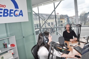 R&aacute;dio Rebeca pon&uacute;ka pri rozhovoroch okrem zvuku aj živ&yacute; obraz