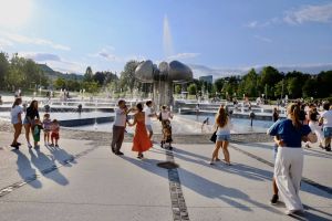 17. november ako deň, ktor&yacute; priniesol ľuďom na Slovensku lep&scaron;iu bud&uacute;cnosť, bude mať svoj pam&auml;tn&iacute;k (FOTO)