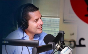 Neonacistick&yacute; web mus&iacute; zaplatiť moslimsk&eacute;mu komikovi 4,1 mili&oacute;na dol&aacute;rov za falo&scaron;n&eacute; spr&aacute;vy