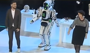 Novin&aacute;ri zistili, že robot, ktor&yacute;m sa chv&aacute;lia Rusi, je v skutočnosti človek (VIDEO)
