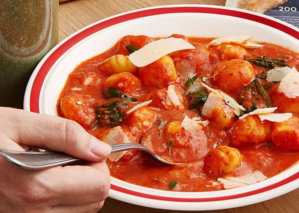 Pozor na preh&yacute;baj&uacute;ce sa veľkonočn&eacute; stoly, mnoho ochoren&iacute; zač&iacute;na pr&aacute;ve na tanieri