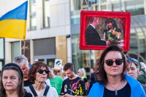 Ľudia na proteste Netreba n&aacute;m Netrebko odmietli papal&aacute;&scaron;izmus a podporu Ruska