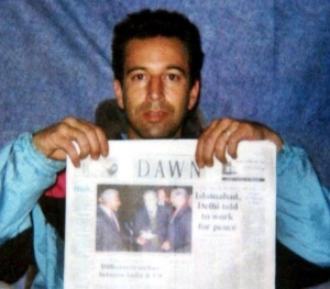 Zru&scaron;ili trest smrti vrahovi, ktor&yacute; investigat&iacute;vnemu novin&aacute;rovi pred kamerami odrezal hlavu