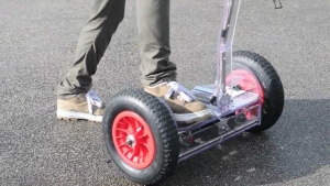 Praha nechala vyvesiť plag&aacute;ty upozorňuj&uacute;ce na z&aacute;kaz segwayov