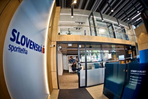 Slovenská sporiteľňa upravuje úrokové sadzby úverov
