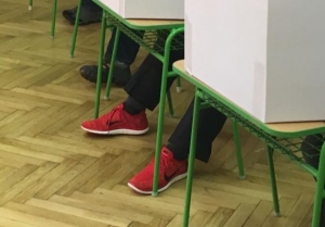 Neposlu&scaron;n&aacute; kampaň s červen&yacute;mi teniskami Pavla Fre&scaron;a