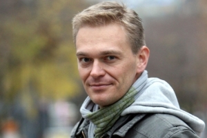 Moder&aacute;tor RTVS op&auml;ť moderuje akciu Smeru