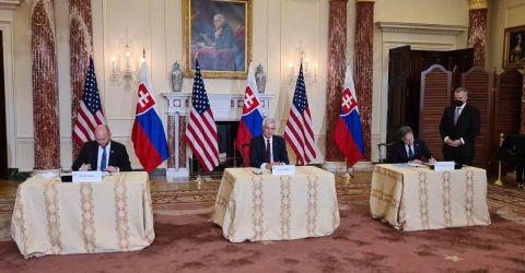 Slovensko a USA podpísali dohodu o obrannej spolupráci