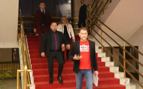 Ga&scaron;par vyk&aacute;zal Igora Matoviča z parlamentu (VIDEO)