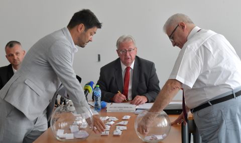 Voľby 2023: Kandiduj&uacute;ce strany a hnutia a č&iacute;sla, ktor&eacute; si vyžrebovali (ZOZNAM)
