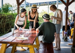 Po&scaron;tov&aacute; banka: Na&scaron;a konkurencia zv&yacute;hodňuje &uacute;čty mlad&yacute;ch. Ale my sme sa rozhodli zv&yacute;hodniť v&scaron;etk&yacute;ch, ktor&iacute; sa c&iacute;tia mlad&iacute;