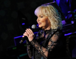 Gombitov&aacute; nechce byť Najv&auml;č&scaron;&iacute; Slov&aacute;k. RTVS nevie, čo s t&yacute;m. Radu p&yacute;ta od BBC