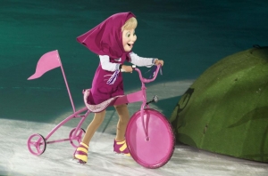 M&aacute;&scaron;a a medveď predviedli svetov&uacute; &scaron;ou v Bratislave. Ľadov&eacute; turn&eacute; pokračuje