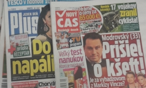 Rodina prosila novin&aacute;rov, aby nechodili na pohreb ich dc&eacute;ry. Niektor&iacute; aj tak pri&scaron;li