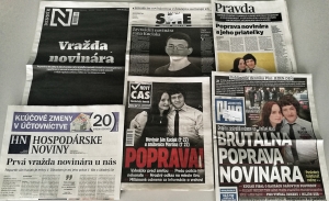Slovensk&eacute; denn&iacute;ky vy&scaron;li po vražde novin&aacute;ra v čiernom