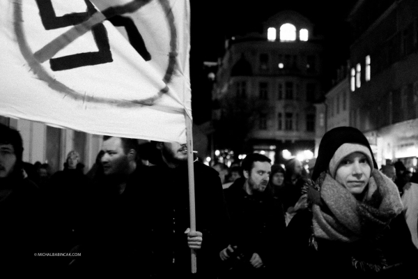 Organiz&aacute;tori antifa&scaron;istick&eacute;ho pochodu vyz&yacute;vaj&uacute; na rozpustenie Kotlebovej strany