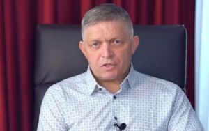 Fico v prvom vyst&uacute;pen&iacute; po atent&aacute;te kritizuje opoz&iacute;ciu a sorosovsk&eacute; m&eacute;di&aacute; (VIDEO)