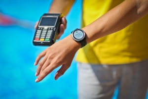 Garmin a Fitbit oddnes v Slovenskej sporiteľni: zľava na nov&eacute; hodinky a  &uacute;čet zadarmo