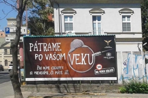 Tajomn&aacute; kampaň s čiapkou Sherlocka Holmesa je odhalen&aacute;