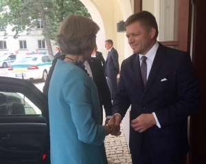 Fico použil britsk&uacute; premi&eacute;rku na ďal&scaron;&iacute; krok proti novin&aacute;rom