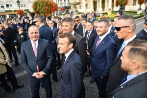 Macron: Novin&aacute;ri musia pracovať slobodne, bez ohľadu na vlastn&iacute;ka