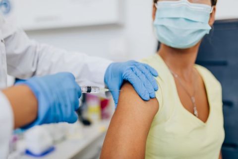 Chcete sa objednať na očkovanie proti COVID-19? Tu je prehľad najčastej&scaron;&iacute;ch ot&aacute;zok a odpoved&iacute;
