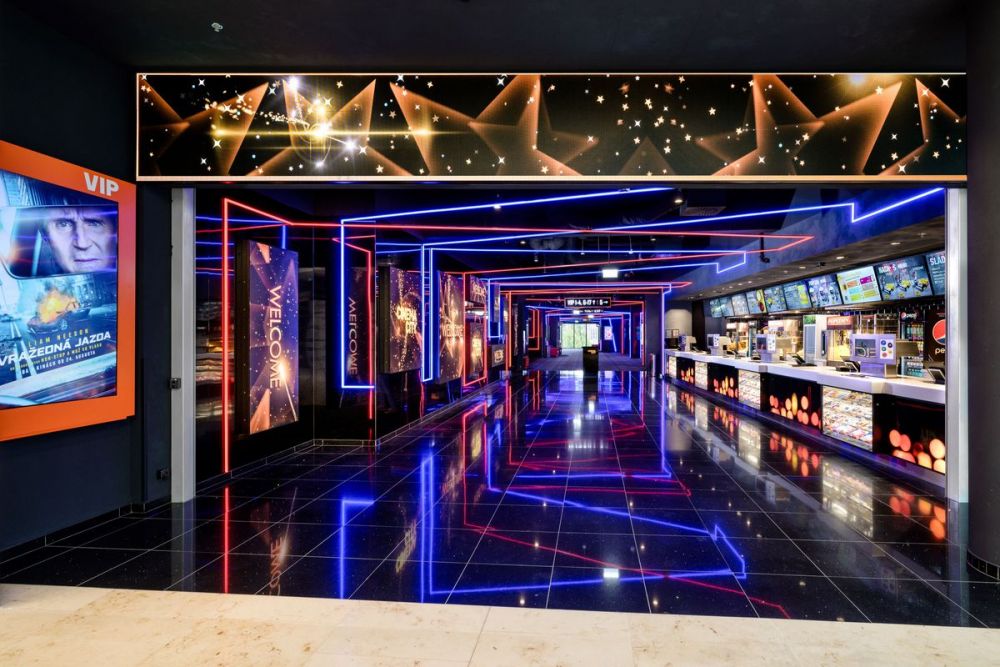 Obdarujte sa filmov&yacute;m z&aacute;žitkom v Cinema City! Okrem nadupan&yacute;ch decembrov&yacute;ch premi&eacute;r v&aacute;s pote&scaron;&iacute;me aj ponožkami či darčekov&yacute;mi poukazmi