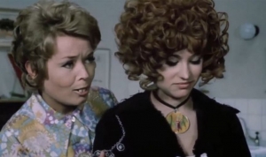 Zomrela herečka, zn&aacute;ma ako učiteľka z filmu D&iacute;vka na ko&scaron;těti (VIDEO)