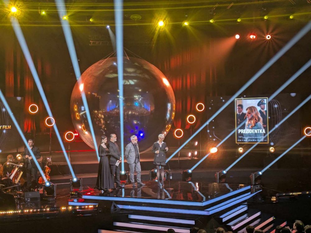 Slnko v sieti pozn&aacute; v&iacute;ťazov, najviac cien si odniesli Vlny. &Scaron;&eacute;f STVR nepri&scaron;iel, telev&iacute;zia o prenos nest&aacute;la (VIDEO)