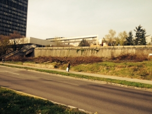 Okolo budovy RTVS sa b&uacute;ra a p&iacute;li