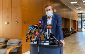 Po fiasku s prihlasovan&iacute;m na str&aacute;nku očkovania minister zdravotn&iacute;ctva odvolal &scaron;&eacute;fa NCZI