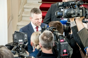 Poslanci neschv&aacute;lili n&aacute;vrhy, ktor&eacute; mali pom&ocirc;cť novin&aacute;rom