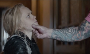 Po odchode z detsk&eacute;ho domova ju čakalo zneuž&iacute;vanie a n&aacute;silie. Prich&aacute;dza Pirko