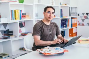 Zakladateľ SmartBooks: Vytvorili sme dostupn&eacute;ho osobn&eacute;ho doučovateľa. Keď ho dieťa použ&iacute;va, zlep&scaron;&iacute; si zn&aacute;mky o 2 stupne a r&yacute;chlej&scaron;ie sa uč&iacute;