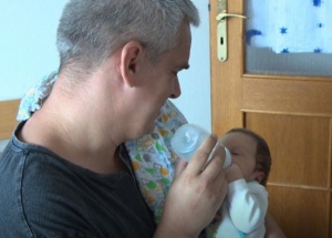 Manžel ženy, ktor&aacute; zomrela pri p&ocirc;rode a Mark&iacute;za zverejnila jeho z&aacute;bery, nap&iacute;sal otvoren&yacute; list