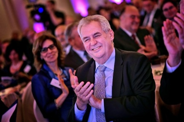 Volebn&aacute; kampaň st&aacute;la Zemana podľa jeho webu 17 mili&oacute;nov kor&uacute;n