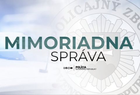 BLESKOV&Aacute; SPR&Aacute;VA: Po &uacute;toku nožom na gymn&aacute;ziu hl&aacute;sia mŕtvych a zranen&yacute;ch, &uacute;točn&iacute;ka zadržali (FOTO)