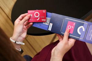 Slovensk&aacute; sporiteľňa poz&yacute;va v&scaron;etk&yacute;ch ľud&iacute; do pobočiek odovzdať star&eacute; platobn&eacute; karty