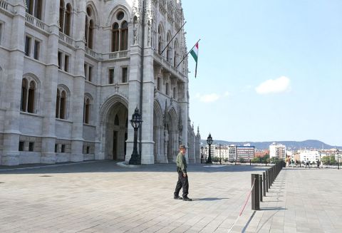 V Maďarsku preveruj&uacute; k&uacute;pu najč&iacute;tanej&scaron;ieho denn&iacute;ka skupinou bl&iacute;zkou Orb&aacute;novi