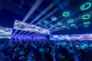 Slovensk&aacute; sporiteľňa osl&aacute;vila 200 rokov ikonick&yacute;m SUMMITom: umenie, inov&aacute;cie a&nbsp;Reinhold Messner na sc&eacute;ne roka (VIDEO)