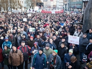 Protestuj&uacute;ci ohlasuj&uacute; blok&aacute;du a &uacute;tok na RTVS 