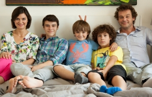 Tituln&uacute; pieseň a klip k seri&aacute;lu Na&scaron;i nahrali herci, toto je v&yacute;sledok