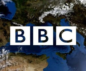Investigat&iacute;vny novin&aacute;r BBC kv&ocirc;li bezprecedentn&eacute;mu sledovaniu opustil Rusko