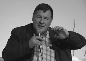 V s&uacute;vislosti s &uacute;mrt&iacute;m Vladim&iacute;ra Krčm&eacute;ryho men&iacute; RTVS program