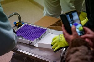 Rusku sa vypomstila jeho dezinformačn&aacute; kampaň o očkovan&iacute; proti covidu-19