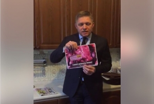 Fico sa naťahuje s bulv&aacute;rom o bravčov&uacute; panenku 